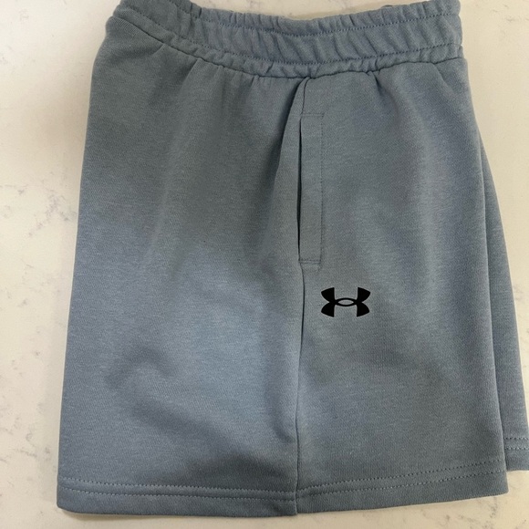 Under Armour Kids Matching Set in Light Gray NEW - Picture 3 of 12